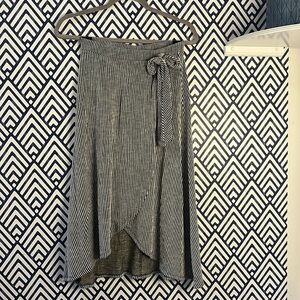 Caution to the wind crop and skirt set